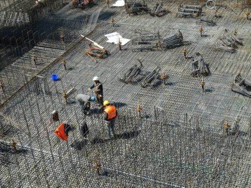 Despre salarizarea muncitorilor care lucrează în construcții
