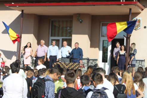 Prima zi de școală pentru copiii din comuna Vadu Săpat